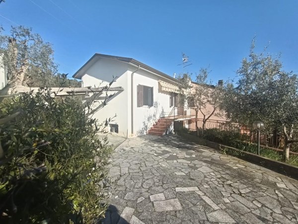 casa indipendente in vendita a Fosdinovo in zona Caniparola