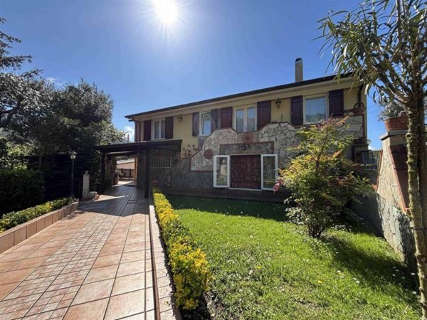 casa indipendente in vendita a Fosdinovo in zona Canepari