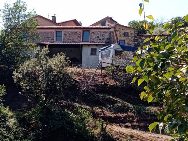 casa indipendente in vendita a Fosdinovo