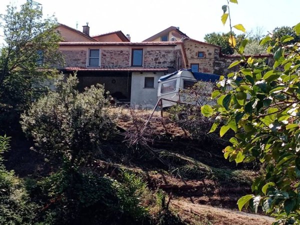 casa indipendente in vendita a Fosdinovo in zona Canepari