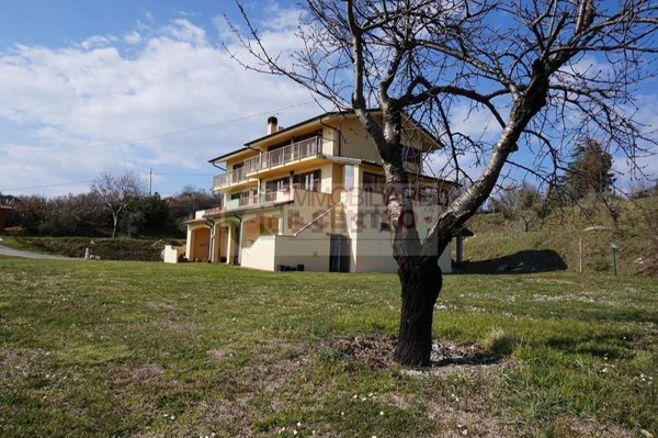 casa indipendente in vendita a Fosdinovo in zona Giucano