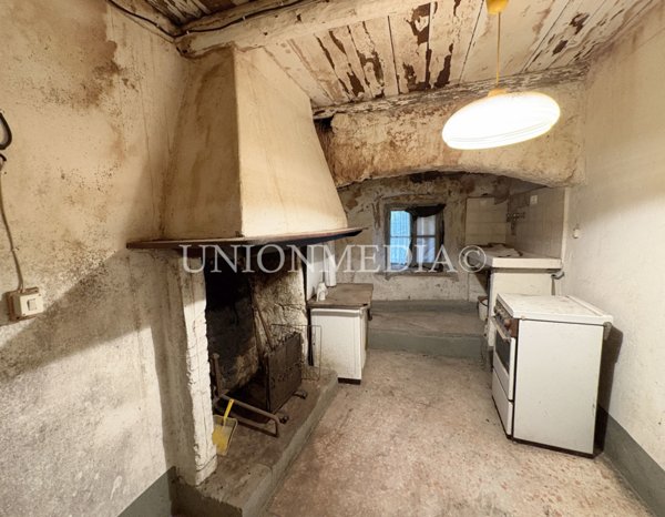 appartamento in vendita a Fosdinovo in zona Giucano