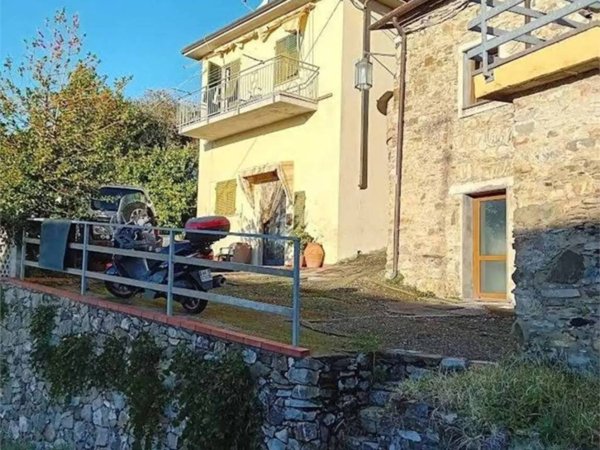 casa indipendente in vendita a Fosdinovo
