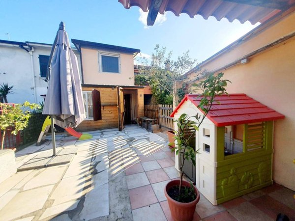 casa indipendente in vendita a Fosdinovo in zona Caniparola