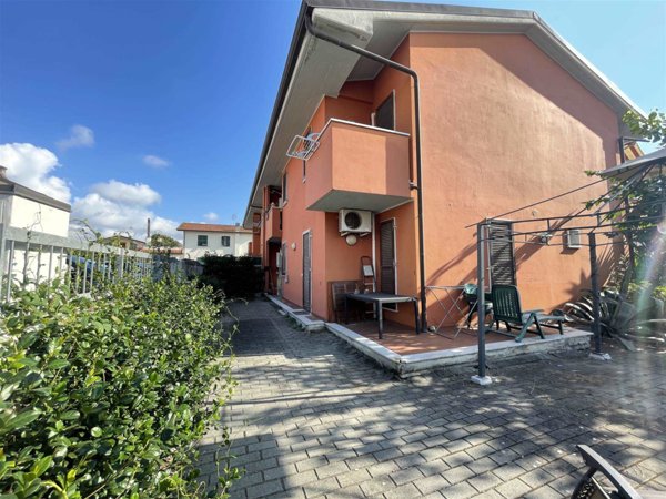 appartamento in vendita a Fosdinovo in zona Caniparola
