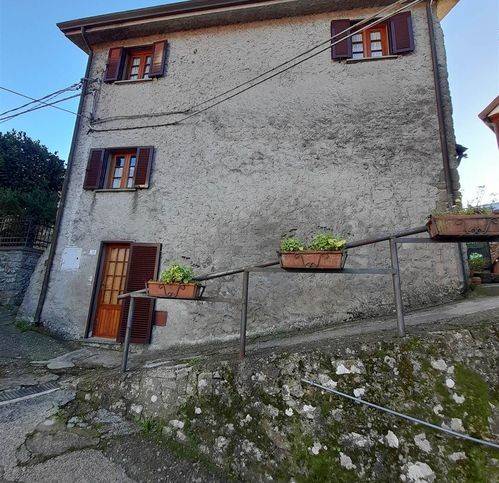 casa indipendente in vendita a Fosdinovo