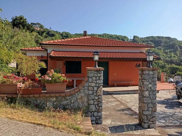 casa indipendente in vendita a Fosdinovo