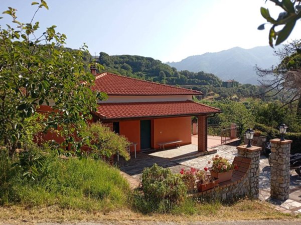 casa indipendente in vendita a Fosdinovo