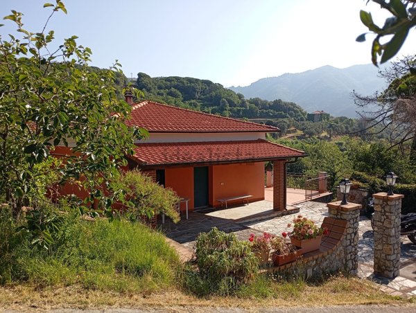 casa indipendente in vendita a Fosdinovo