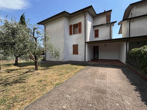 casa indipendente in vendita a Fosdinovo in zona Caniparola