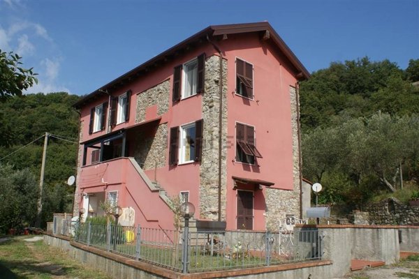 appartamento in vendita a Fosdinovo in zona Giucano