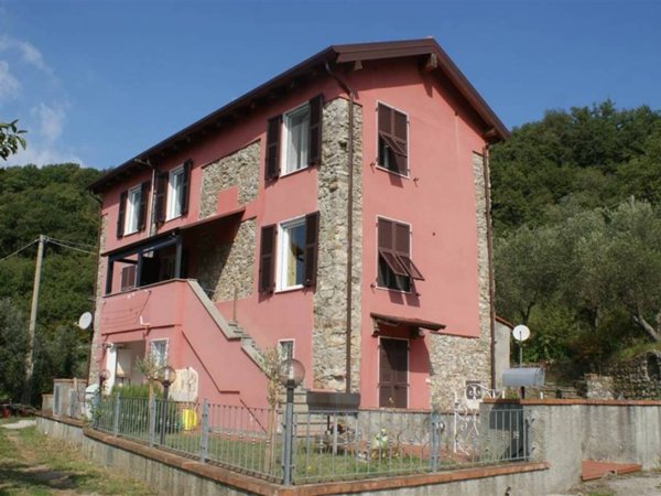 appartamento in vendita a Fosdinovo in zona Giucano