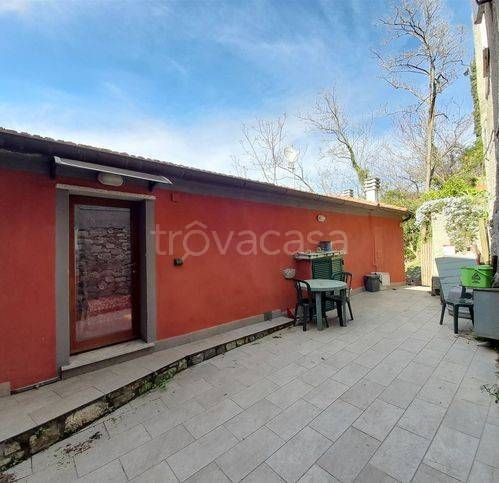 appartamento in vendita a Fosdinovo in zona Giucano