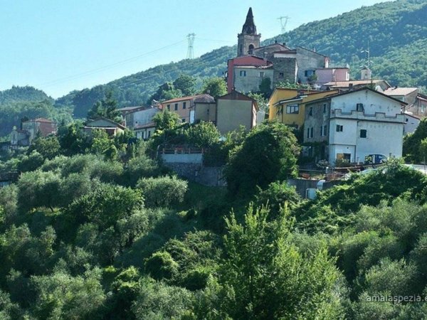 casa indipendente in vendita a Fosdinovo in zona Tendola