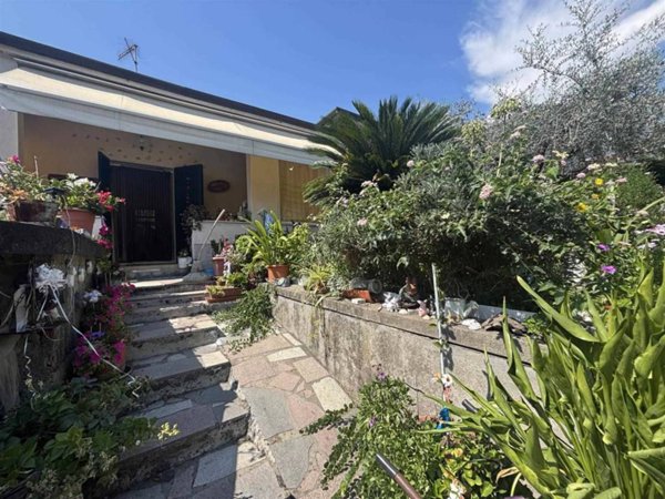 casa indipendente in vendita a Fosdinovo in zona Caniparola
