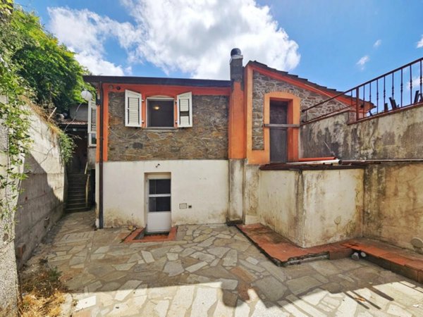 casa indipendente in vendita a Fosdinovo in zona Canepari