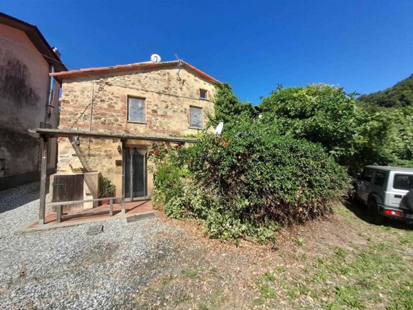 casa indipendente in vendita a Fosdinovo in zona Carignano