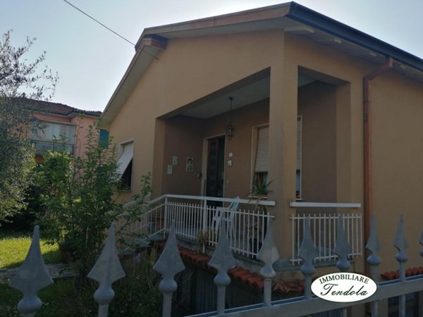 appartamento in vendita a Fosdinovo in zona Caniparola