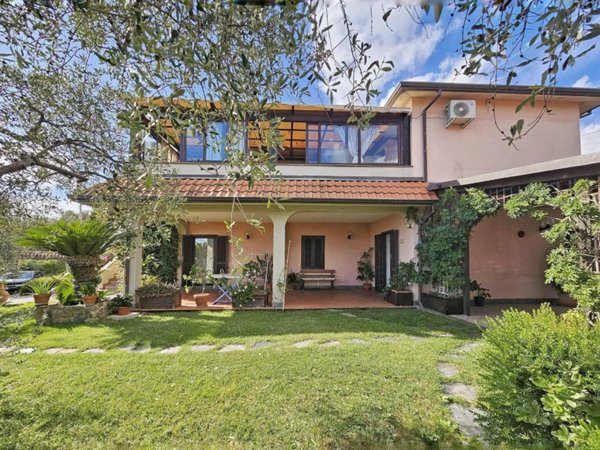 casa indipendente in vendita a Fosdinovo