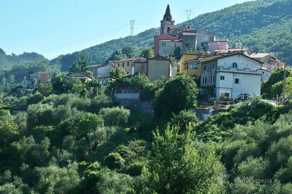 casa indipendente in vendita a Fosdinovo in zona Tendola