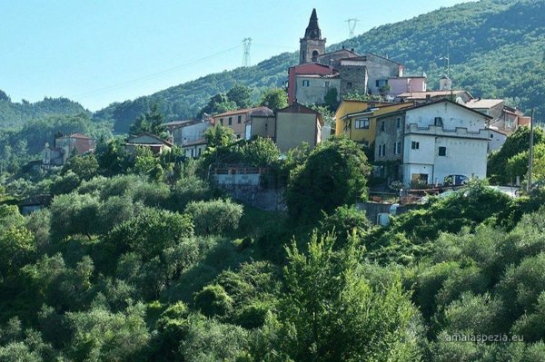 appartamento in vendita a Fosdinovo in zona Tendola