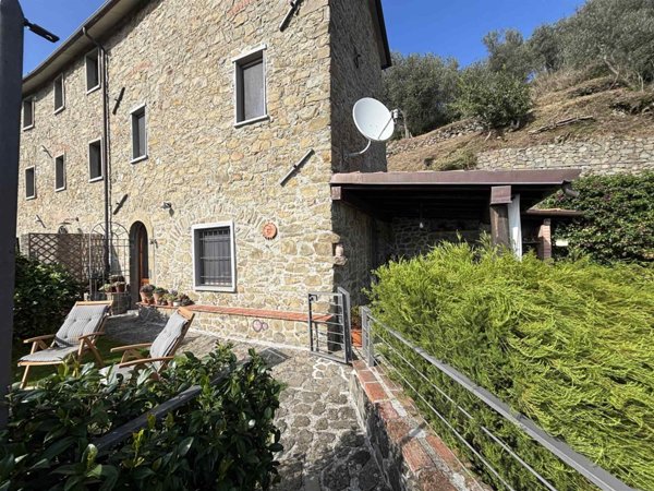 casa indipendente in vendita a Fosdinovo