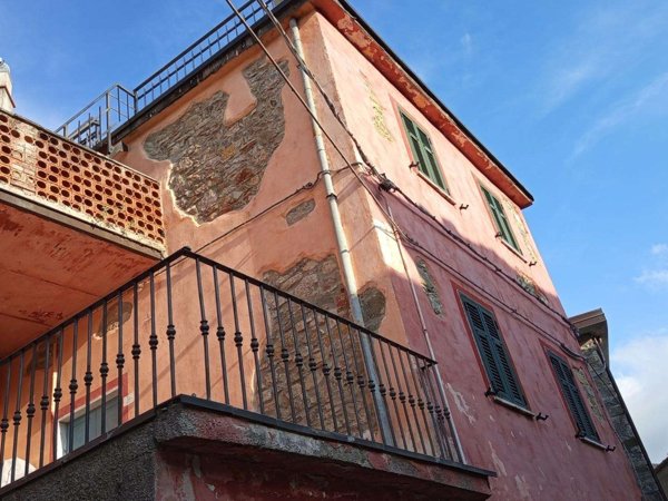 intera palazzina in vendita a Fosdinovo in zona Marciaso