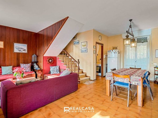 casa indipendente in vendita a Fosdinovo in zona Caniparola