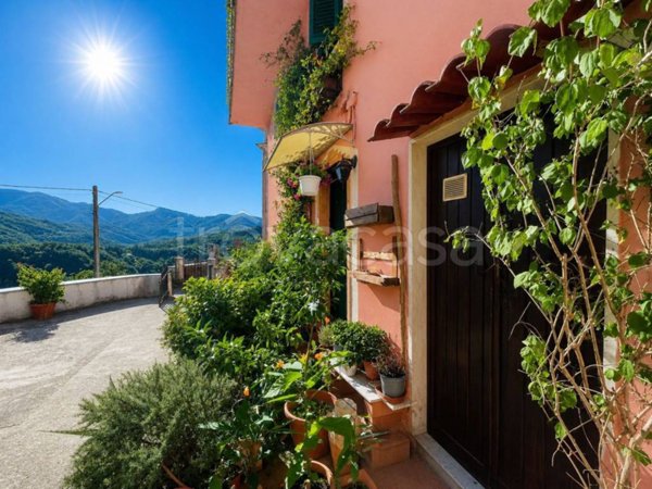 casa indipendente in vendita a Fosdinovo in zona Tendola