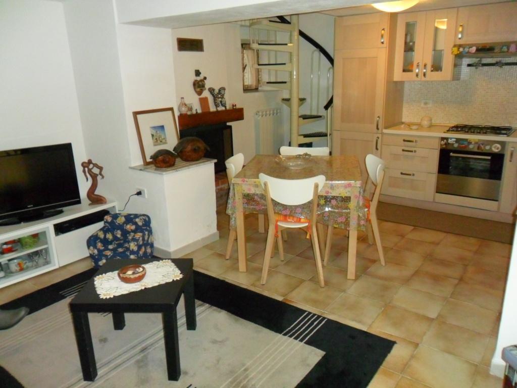 casa indipendente in vendita a Fosdinovo in zona Caniparola