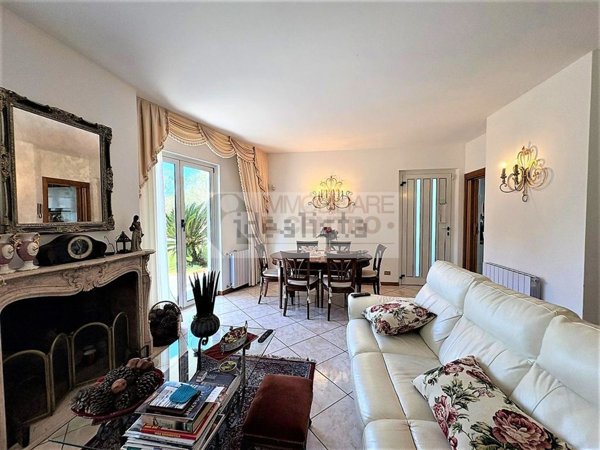 casa semindipendente in vendita a Fosdinovo in zona Caniparola