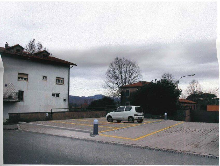 locale commerciale in vendita a Fosdinovo in zona Caniparola