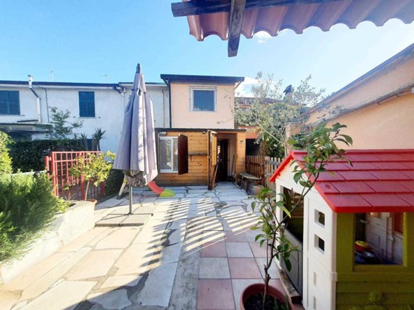 appartamento in vendita a Fosdinovo in zona Caniparola