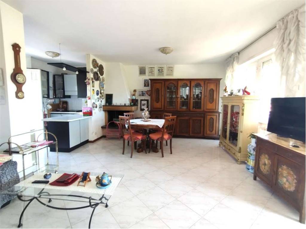 appartamento in vendita a Fosdinovo in zona Caniparola