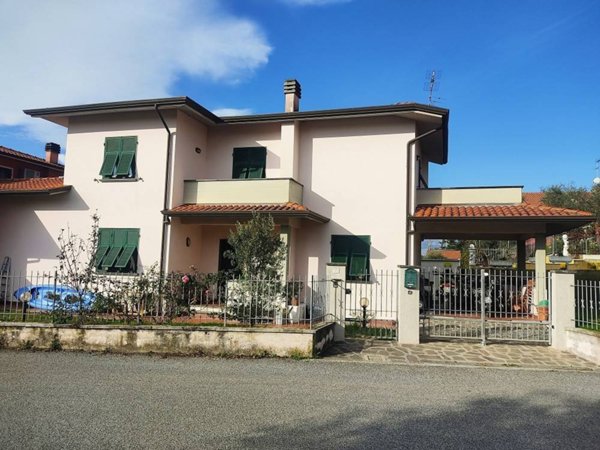 casa indipendente in vendita a Fosdinovo in zona Caniparola