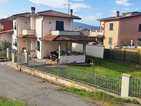 casa indipendente in vendita a Fosdinovo