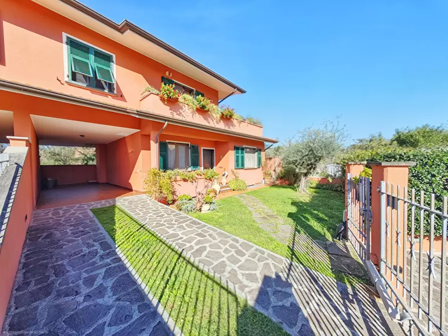 casa indipendente in vendita a Fosdinovo in zona Caniparola