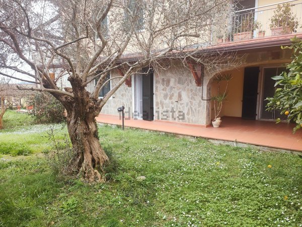 appartamento in vendita a Fosdinovo in zona Caniparola