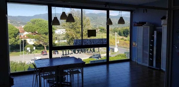 ufficio in vendita a Fosdinovo in zona Caniparola