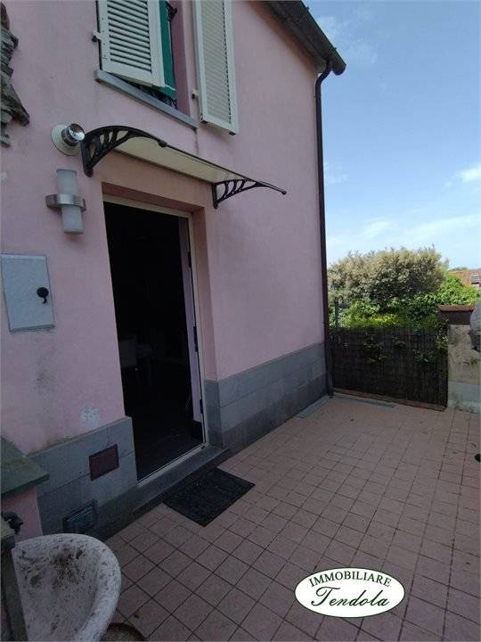 casa indipendente in vendita a Fosdinovo in zona Caprognano