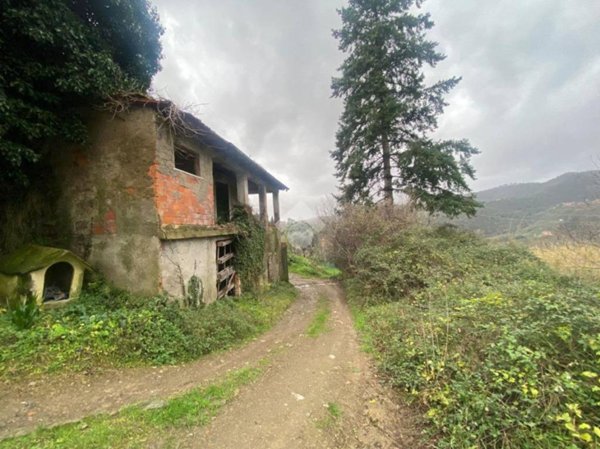 appartamento in vendita a Fosdinovo in zona Giucano