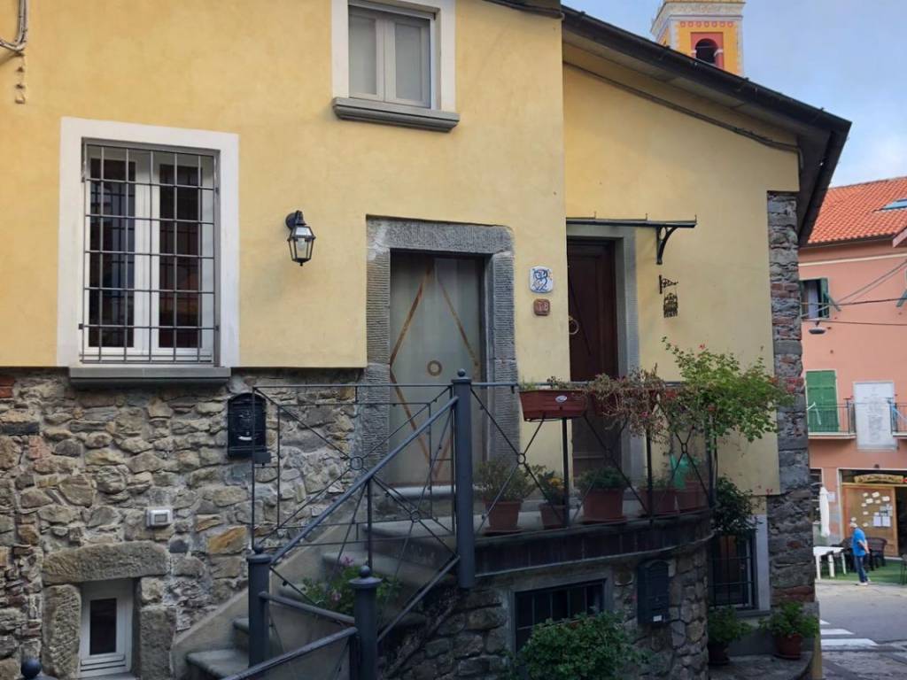 casa indipendente in vendita a Fosdinovo in zona Tendola