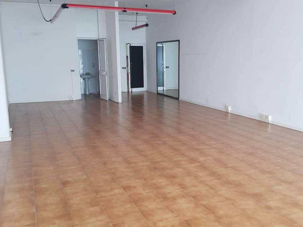 locale commerciale in vendita a Fosdinovo in zona Caniparola