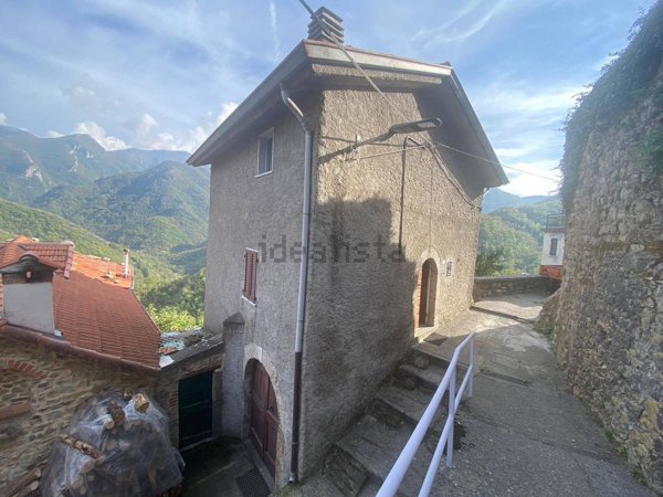 casa indipendente in vendita a Fosdinovo in zona Marciaso