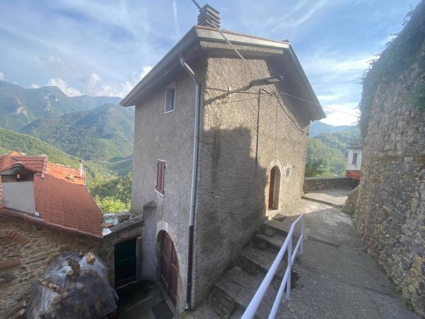 casa indipendente in vendita a Fosdinovo in zona Marciaso