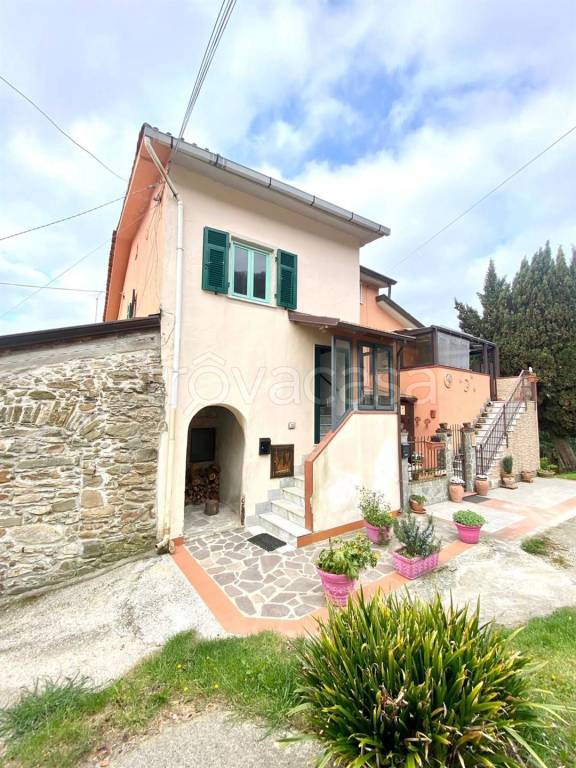 appartamento in vendita a Fosdinovo in zona Canepari