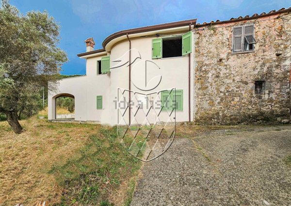 quadrivano in vendita a Fosdinovo