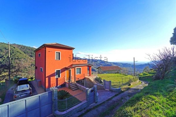 casa indipendente in vendita a Fosdinovo in zona Canepari