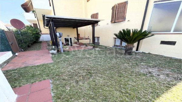 appartamento in vendita a Fosdinovo in zona Caniparola