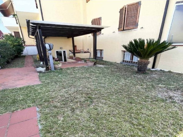 appartamento in vendita a Fosdinovo in zona Caniparola